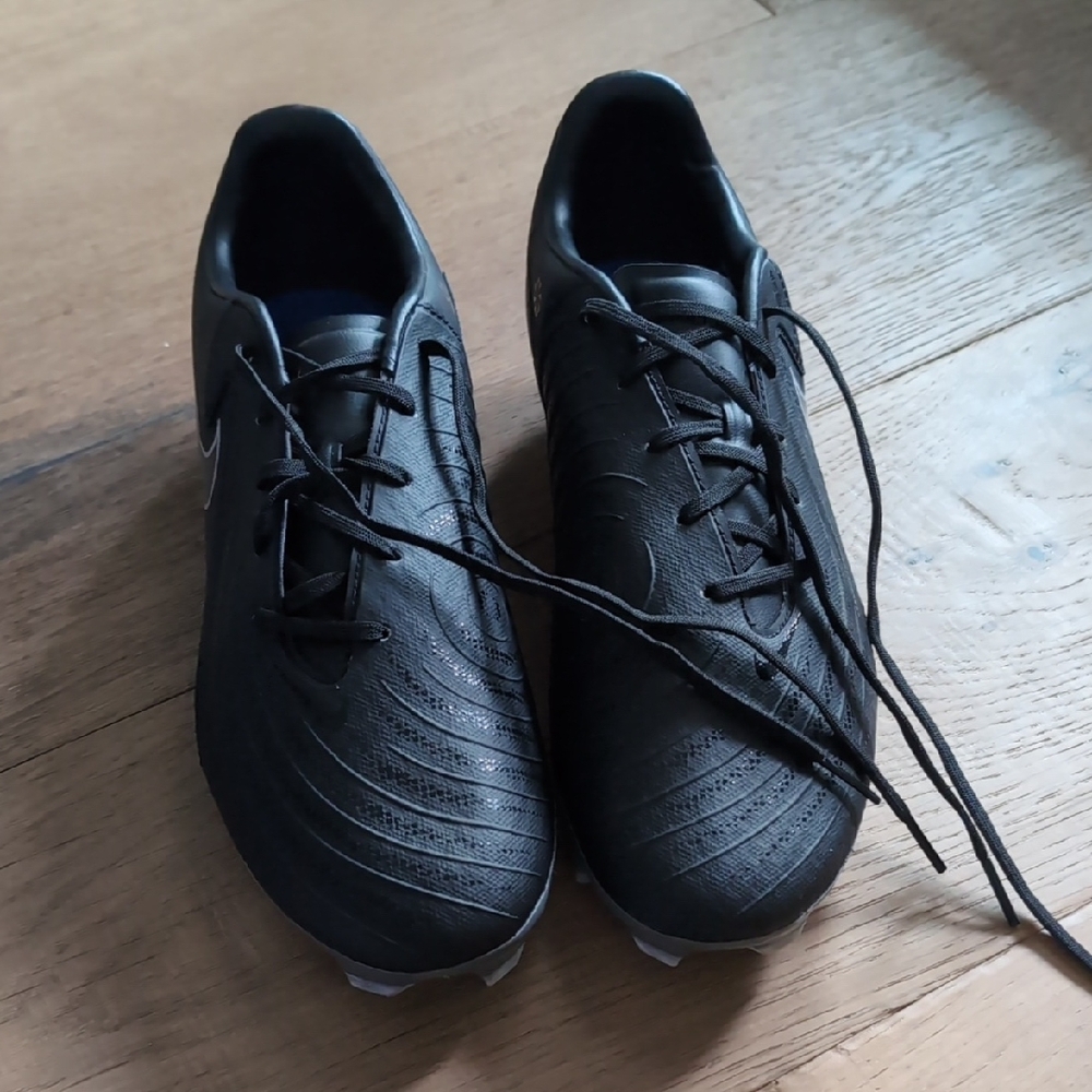 Nike Phantom GX 2 Academy Soccer Cleats